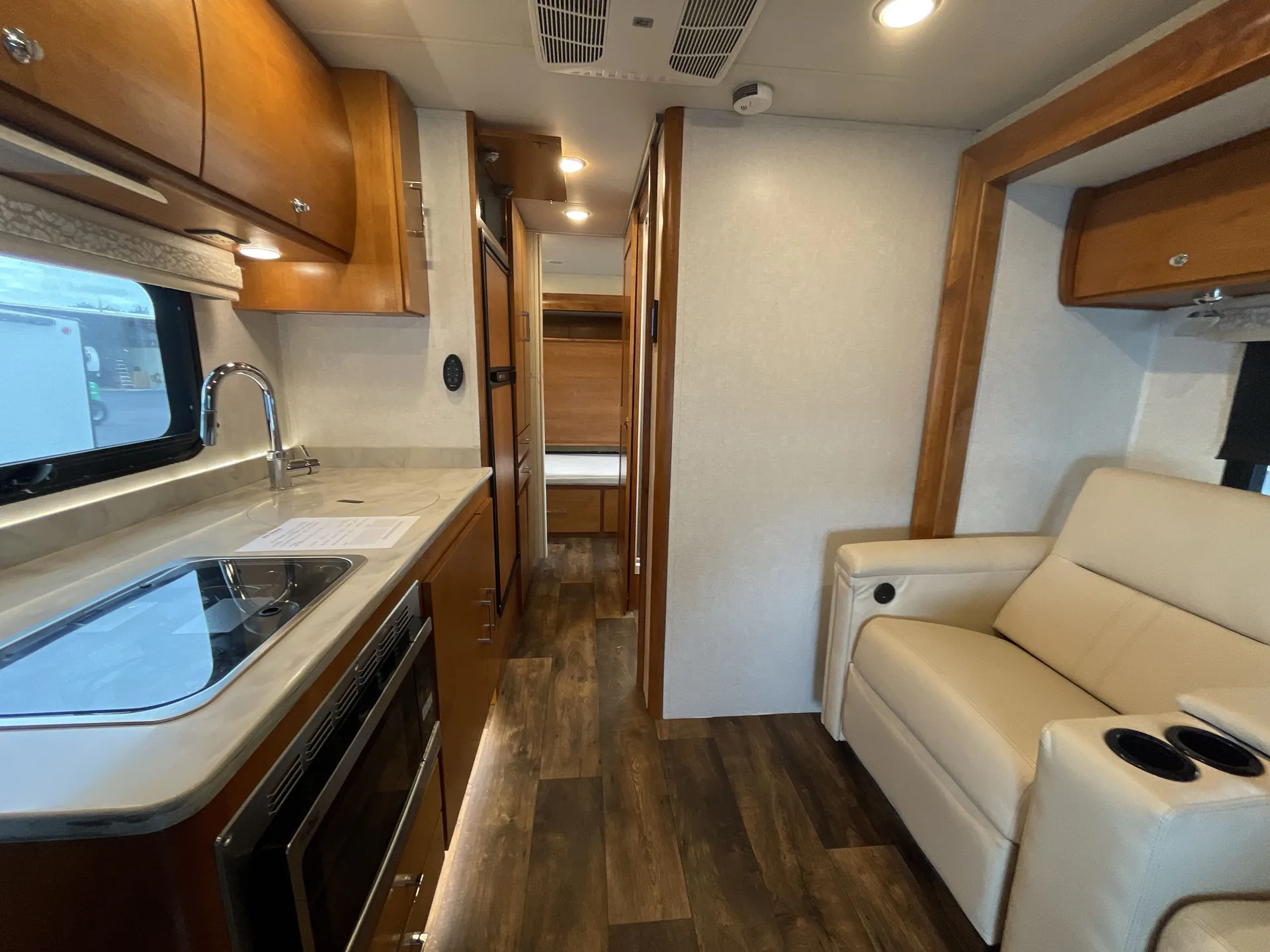 2019 Tiffin Wayfarer 25 QW — living area main