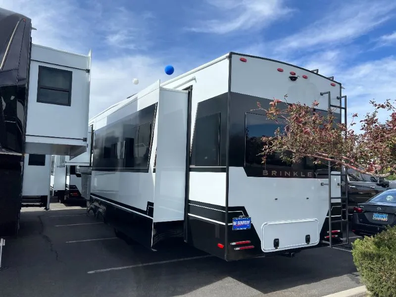 2026 Brinkley Model Z 3600, Photos photo 2