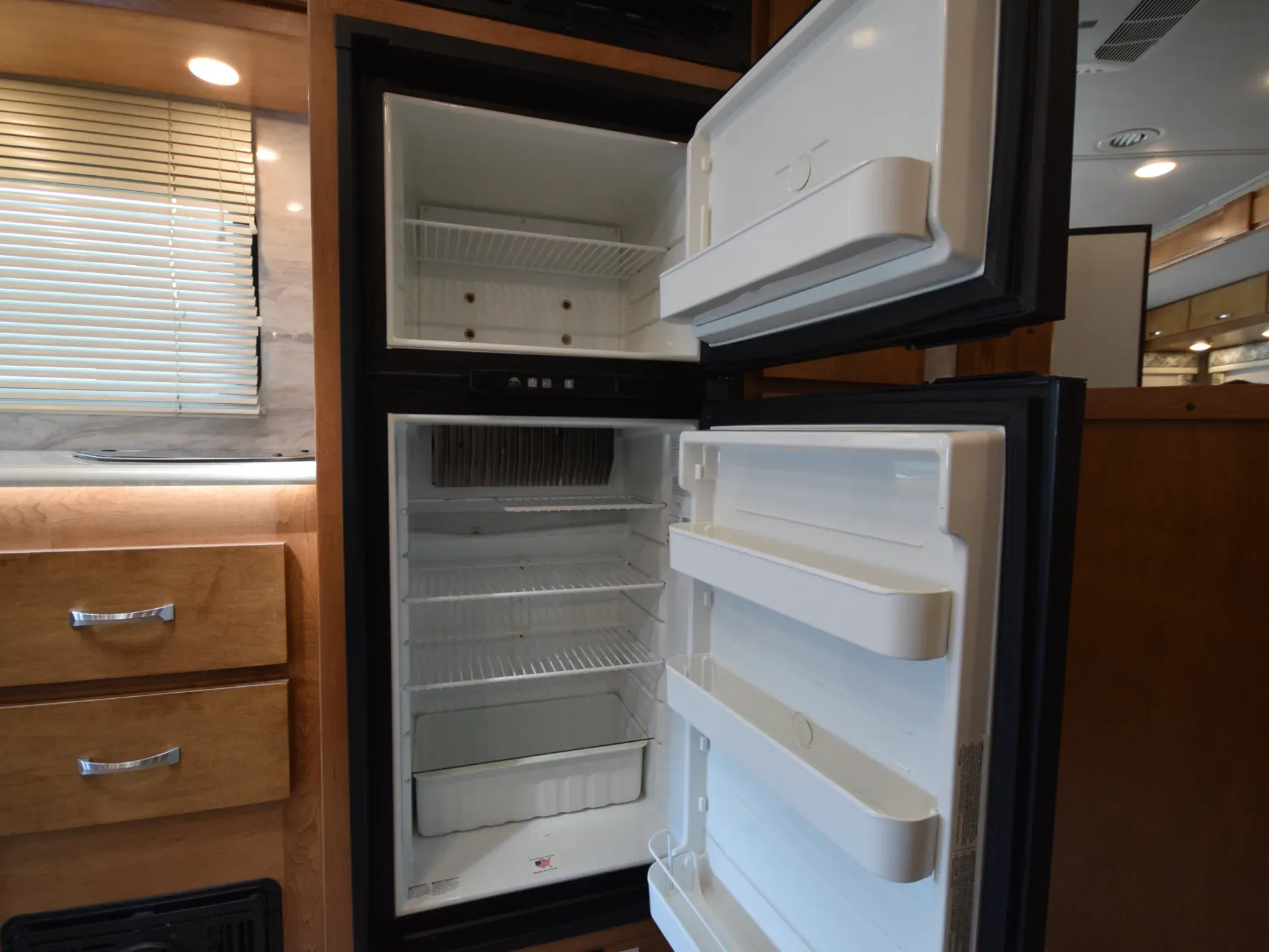 2021 Renegade RV Villagio 25RML dealer photo 10 from La Mesa RV Center