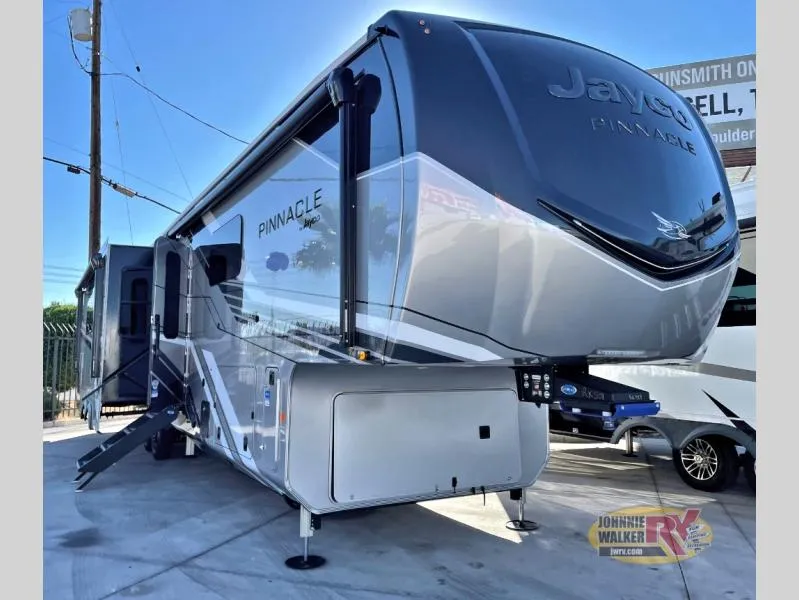 2026 Jayco Pinnacle 38FBRK - Photo 2