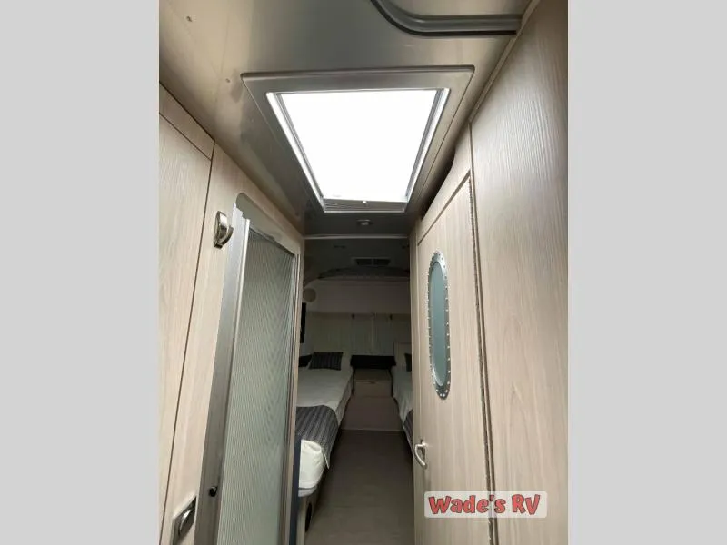 2025 Airstream Globetrotter 27FB - Photo 4