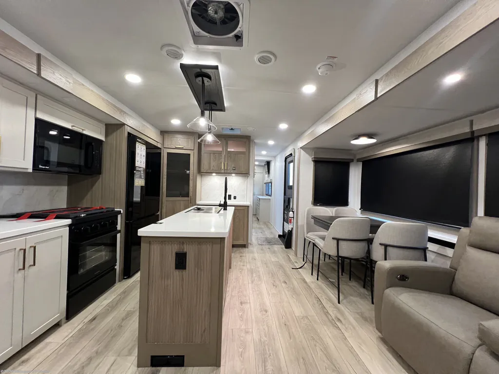 2027 Forest River Rockwood Signature 8392RL, Photos photo 10