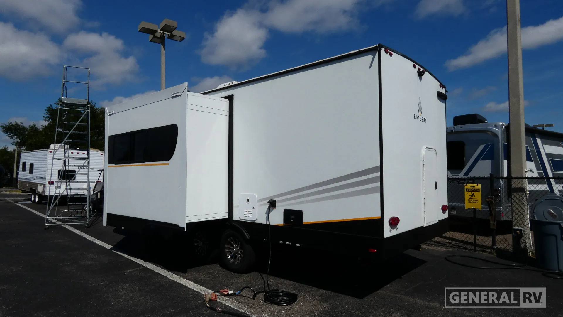 2025 Ember RV E-Series 22ETS - Photo 4