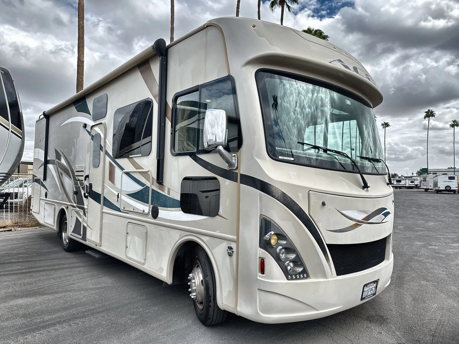 2016 Thor Motor Coach A.C.E. 30.2 - Photo 2
