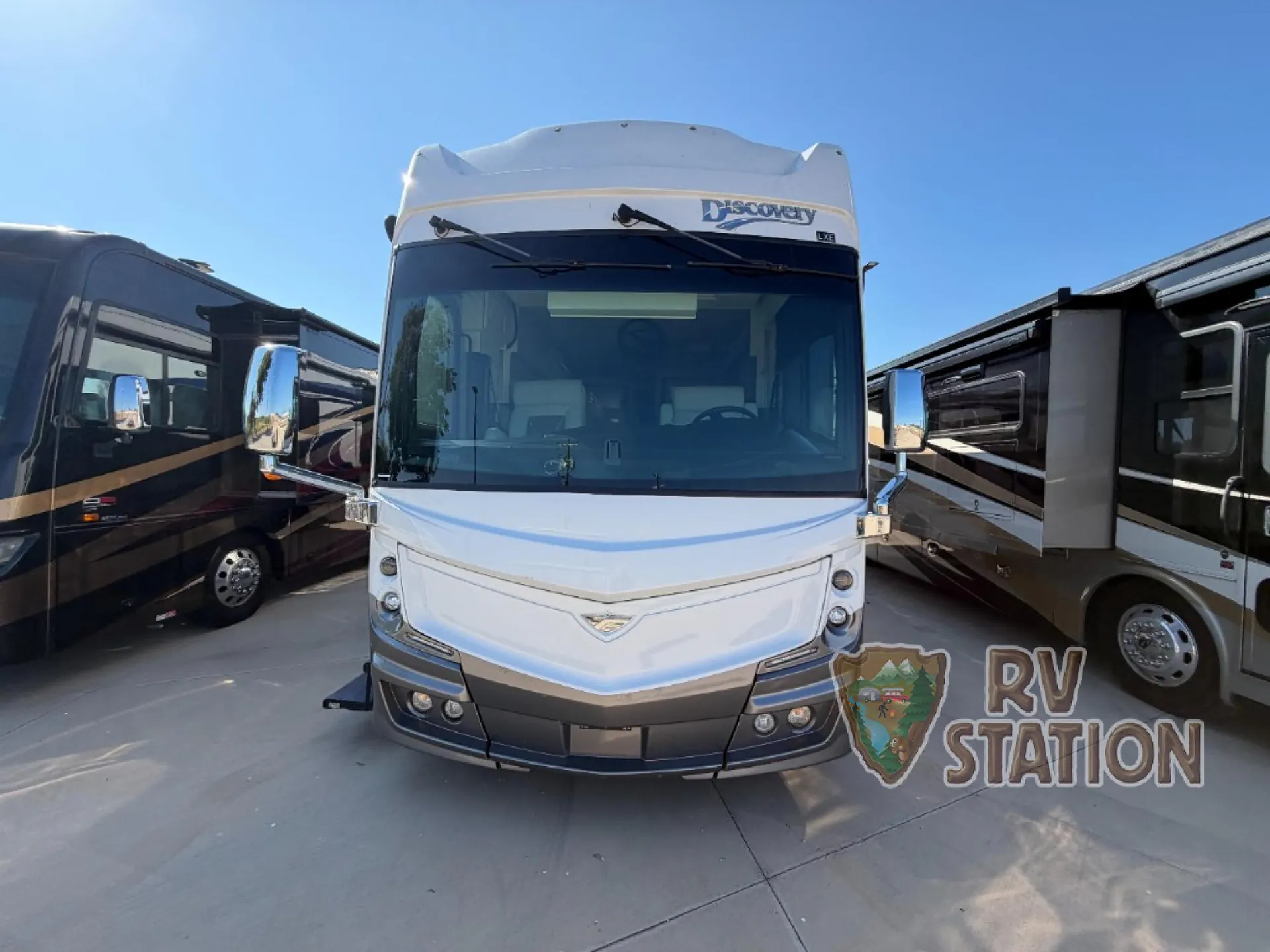 2022 Fleetwood Discovery LXE 36HQ - Photo 3