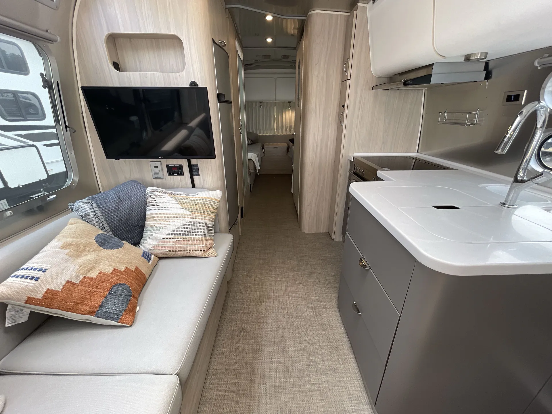 2020 Airstream Globetrotter 25FB - Photo 3