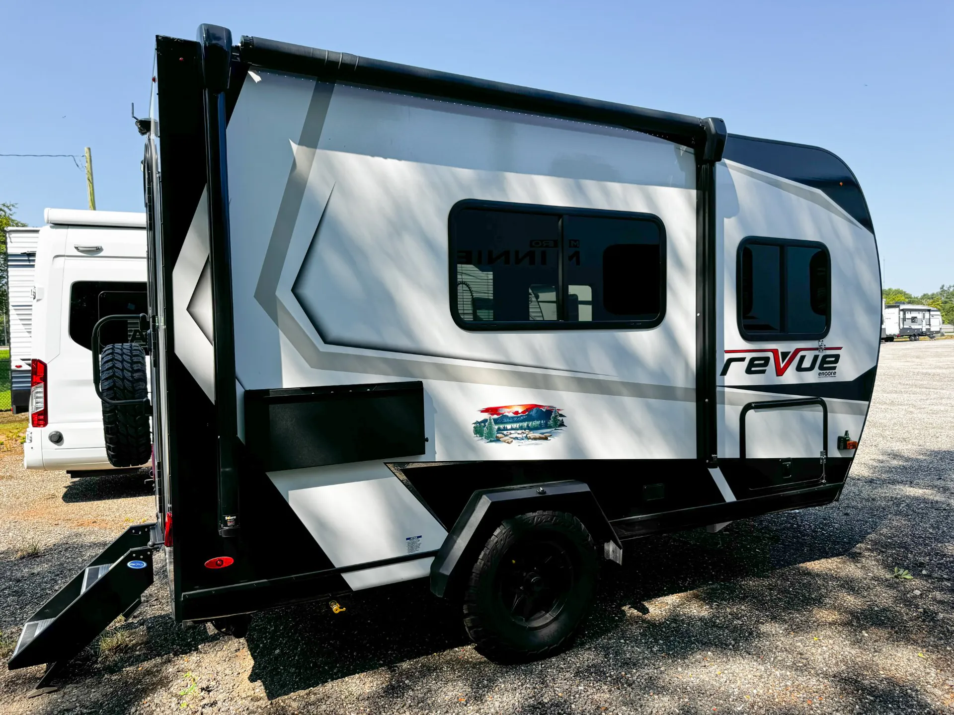 2025 Encore RV Revue 16RB - Photo 2