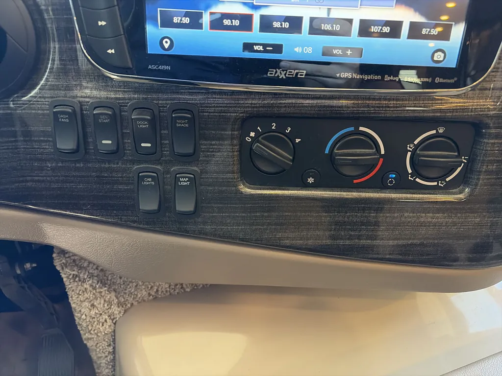 2020 Thor Motor Coach Challenger 35MQ, Photos photo 33