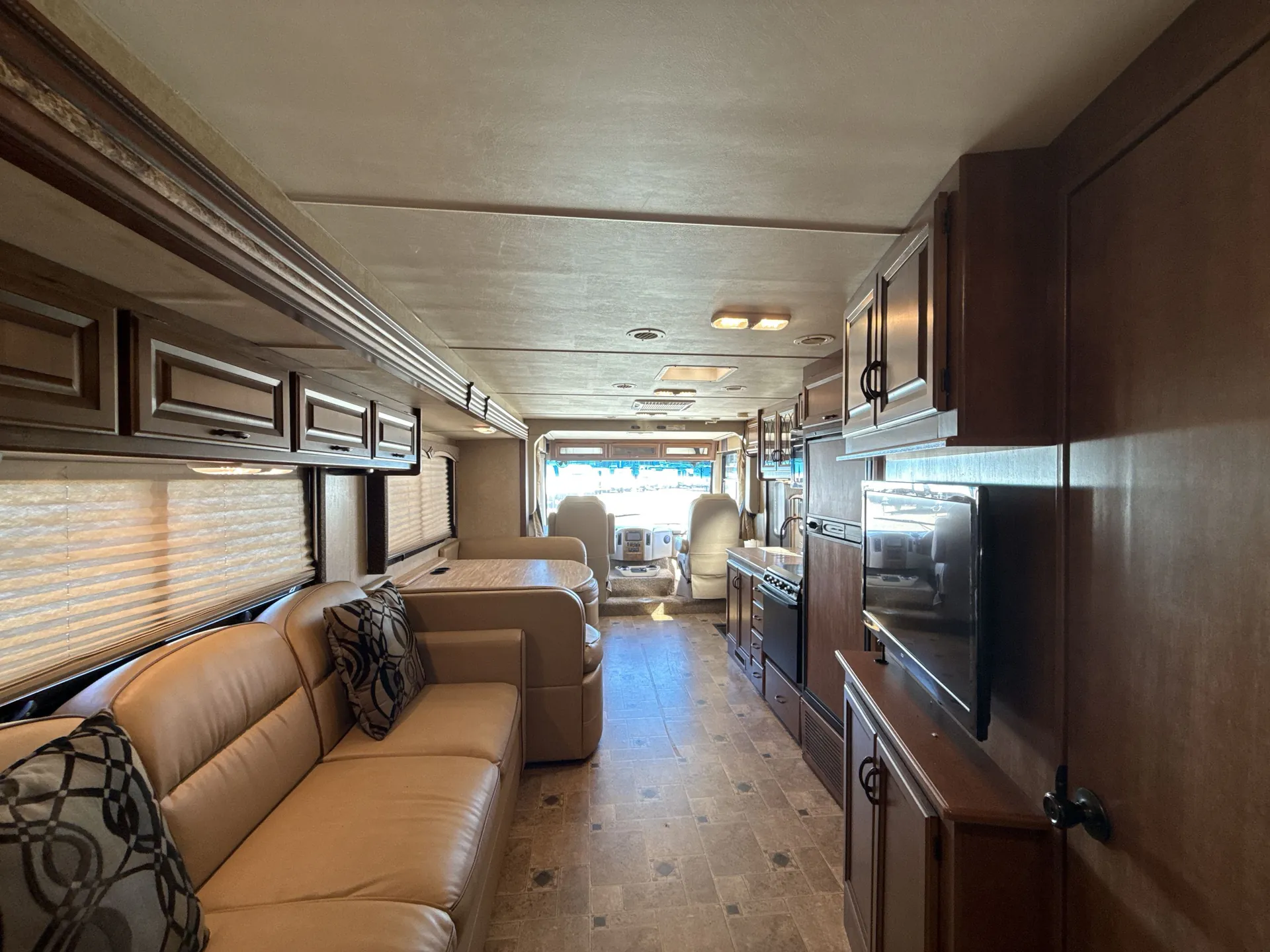 2015 Thor Motor Coach Hurricane 34F — living area main