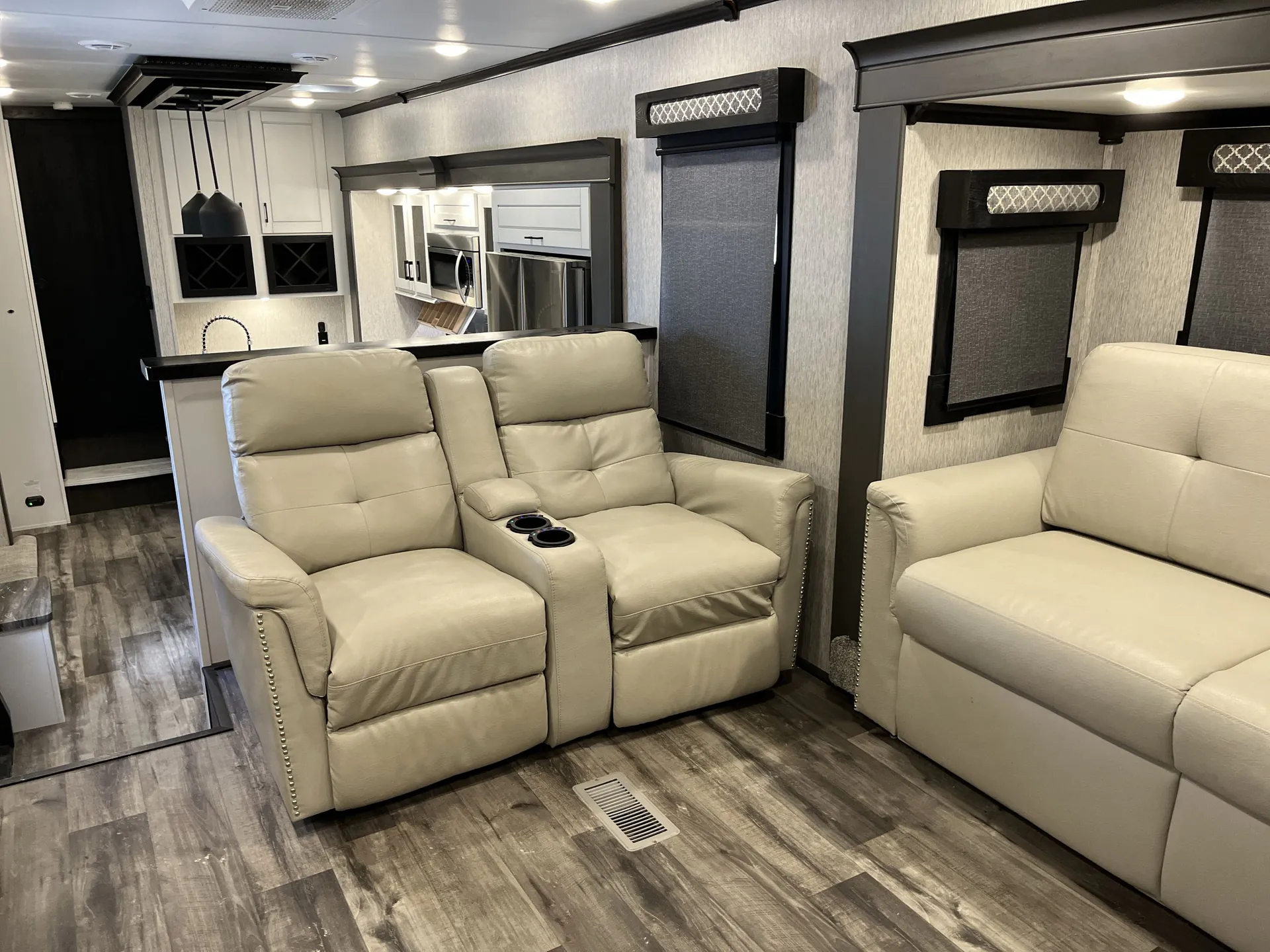 2023 crossroads Redwood 4200FL — living area main