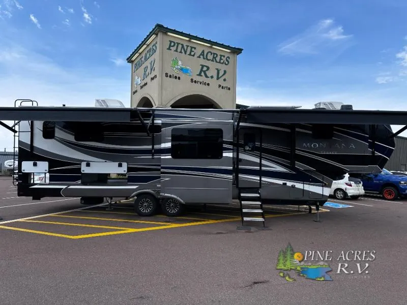 2024 Keystone Montana 3795FK - Photo 3