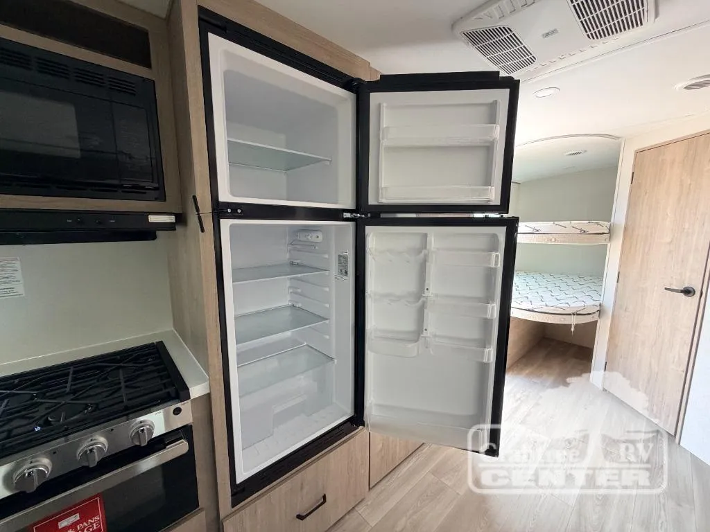 2026 Grand Design Imagine 2800BH - Photo 3