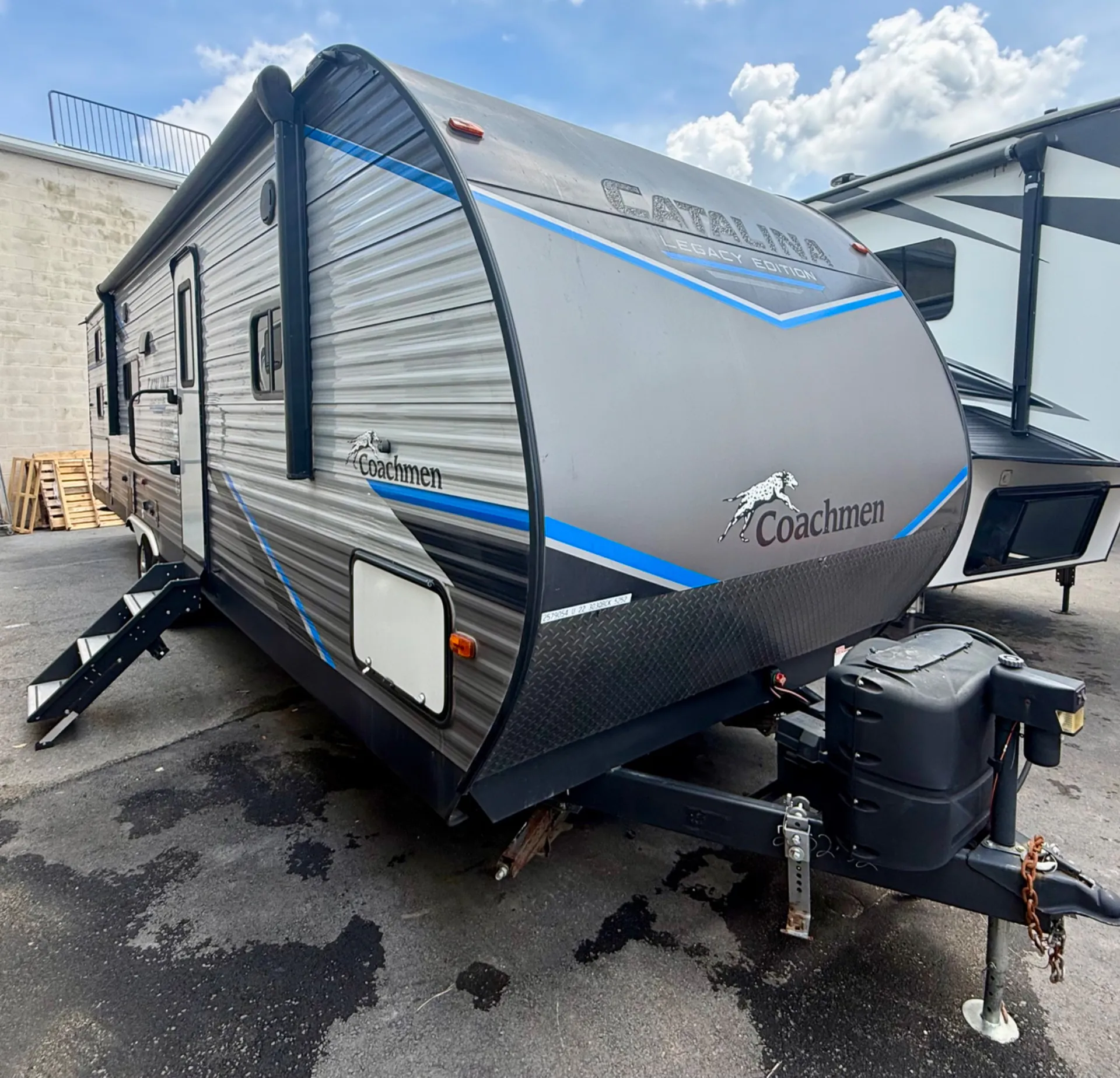 2022 Coachmen Catalina Legacy Edition 303QBCK - Photo 2