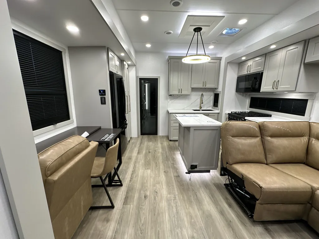 2026 Brinkley Model G 3970, Photos photo 13
