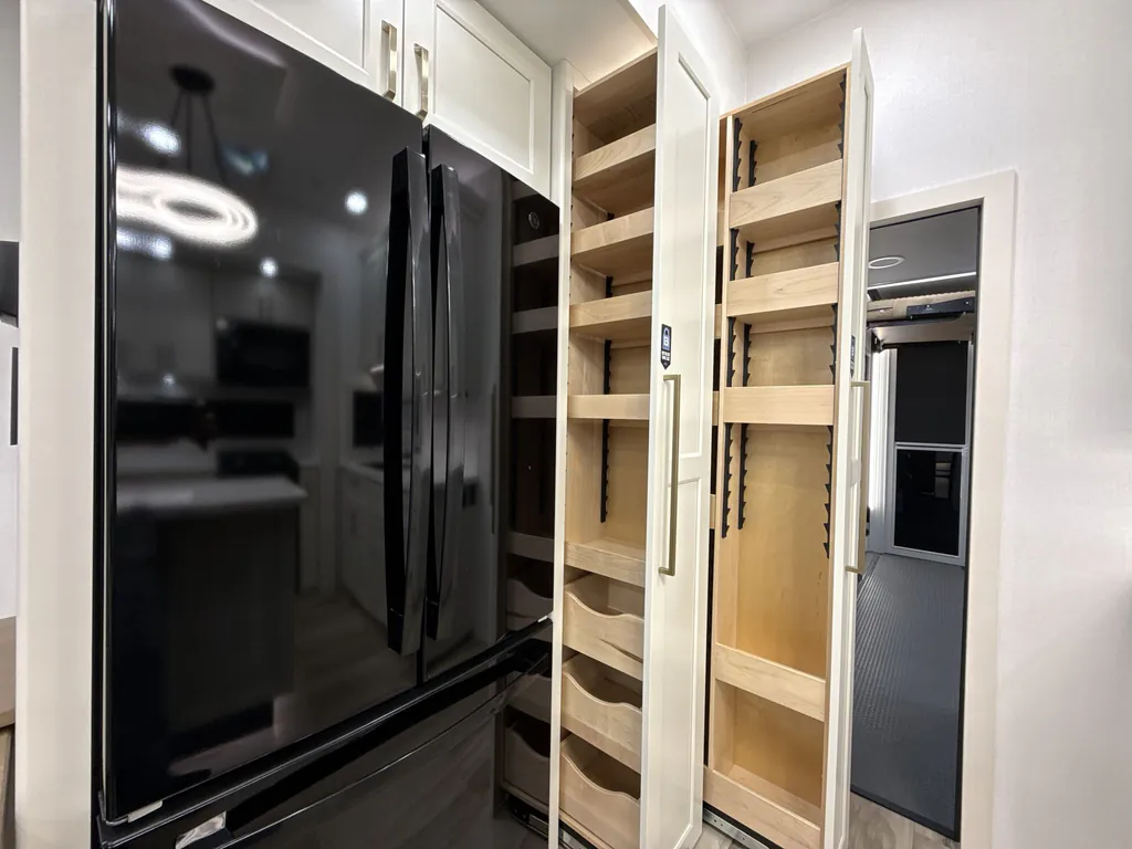 2027 Brinkley Model G 3970, Photos photo 19