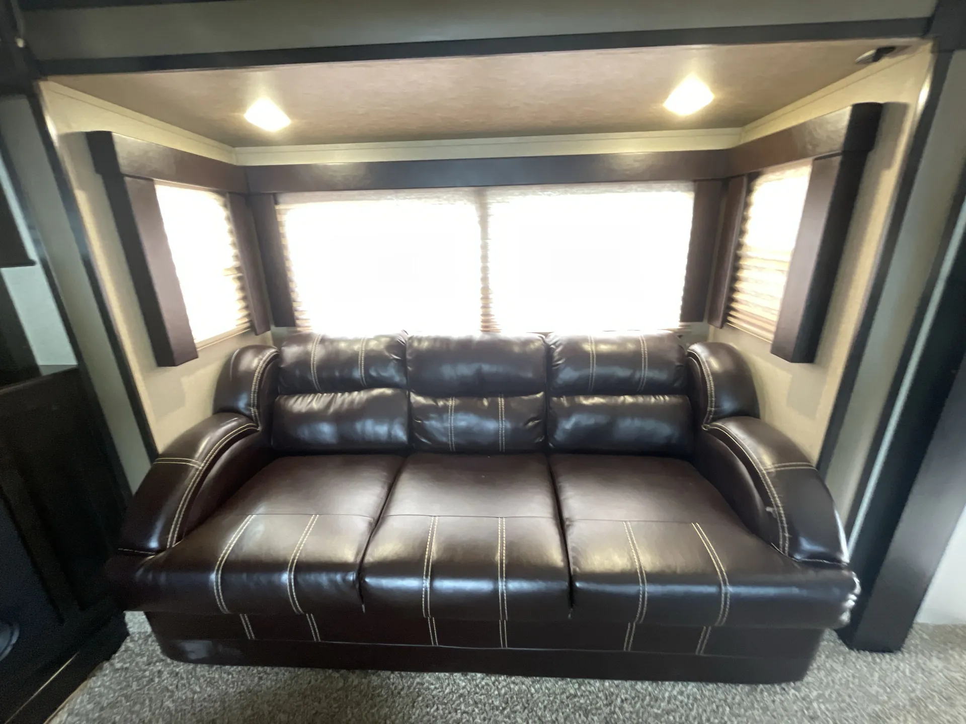 2016 Grand Design Momentum 376TH — living area main