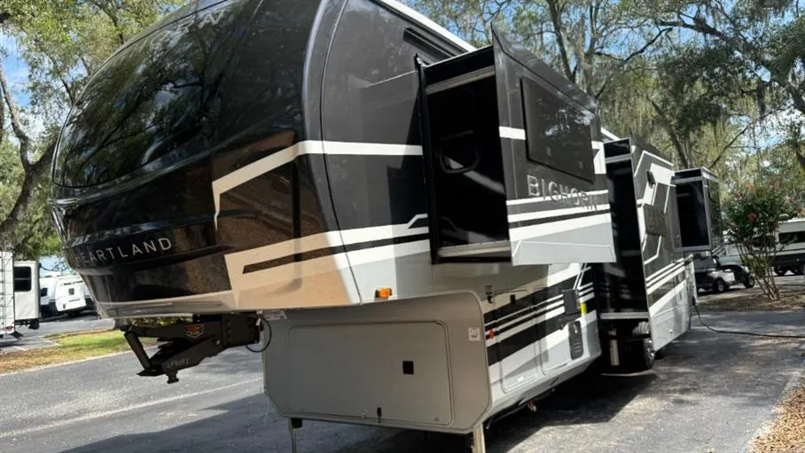 2027 Heartland Bighorn 39FL - Photo 4