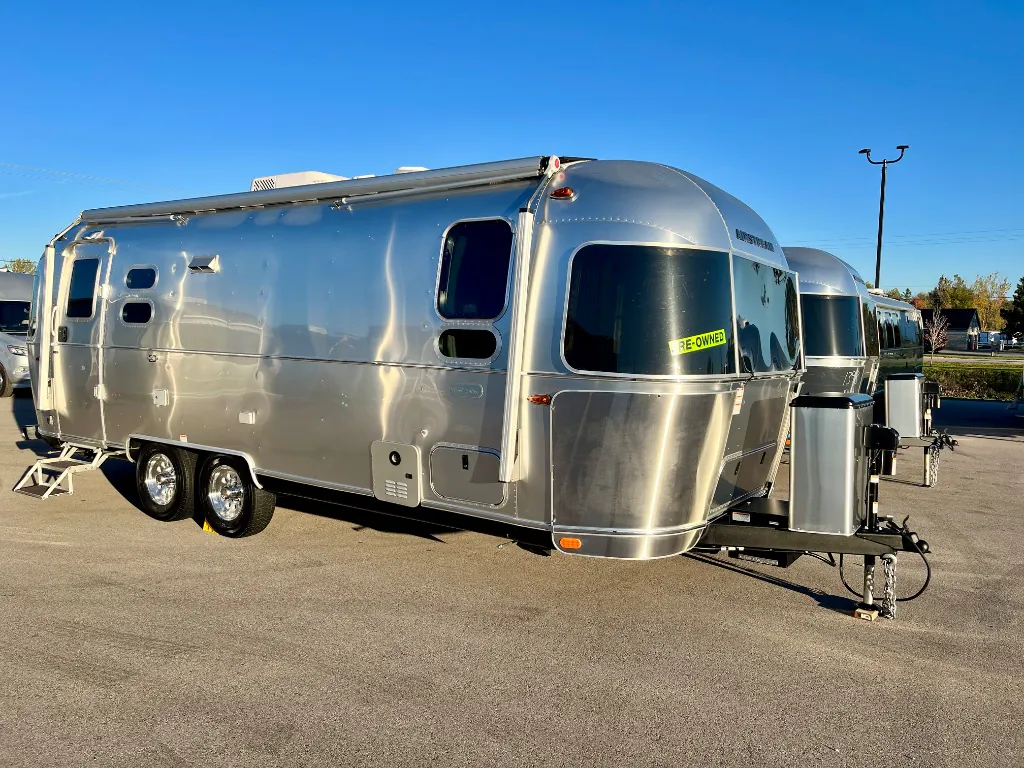 2024 Airstream Globetrotter 25FB Twin - Photo 2