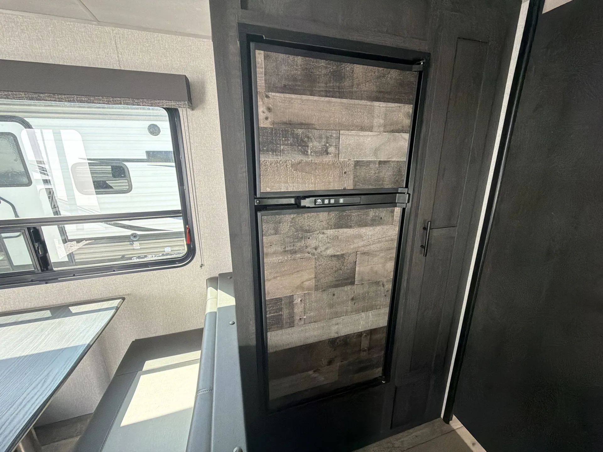 2022 K-Z Rv Sportsmen Se 270BHSE — living area main