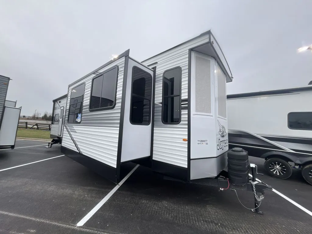 2026 Jayco Jay Flight Bungalow 401FLTS DS - Photo 2