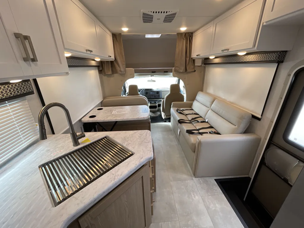 2026 Thor Motor Coach Freedom Elite 28HZ, Photos photo 3