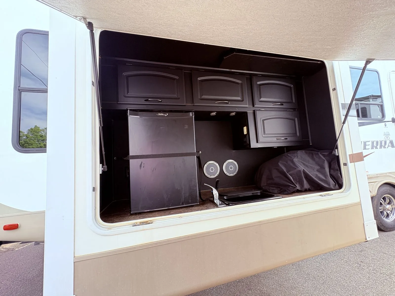 2013 Forest River SEIRRA 370RDOK - Photo 4