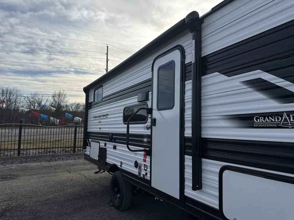 2026 Grand Design Transcend One 161DB - Photo 3