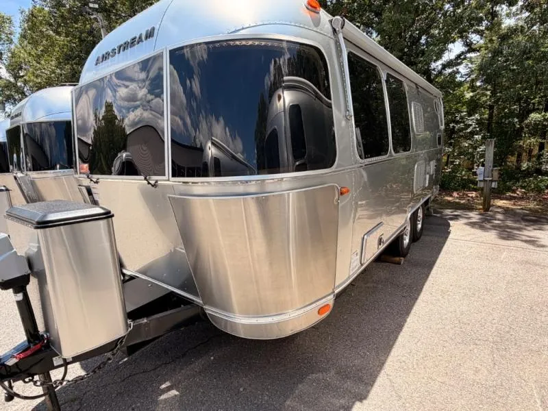 2017 Airstream Flying Cloud 23D - Photo 3