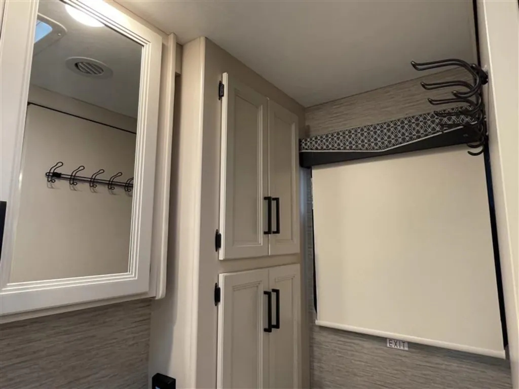 2021 Thor Motor Coach Axis 24.3, Photos photo 17
