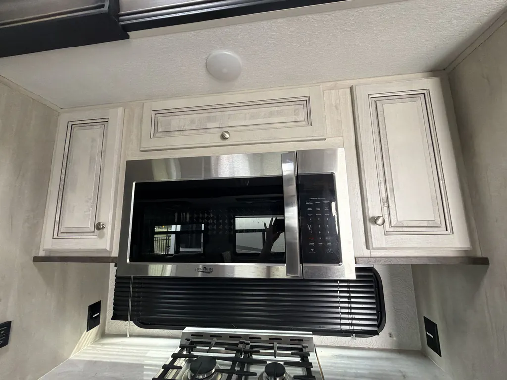 2022 Forest River Cardinal Luxury 380RLX, Photos photo 11