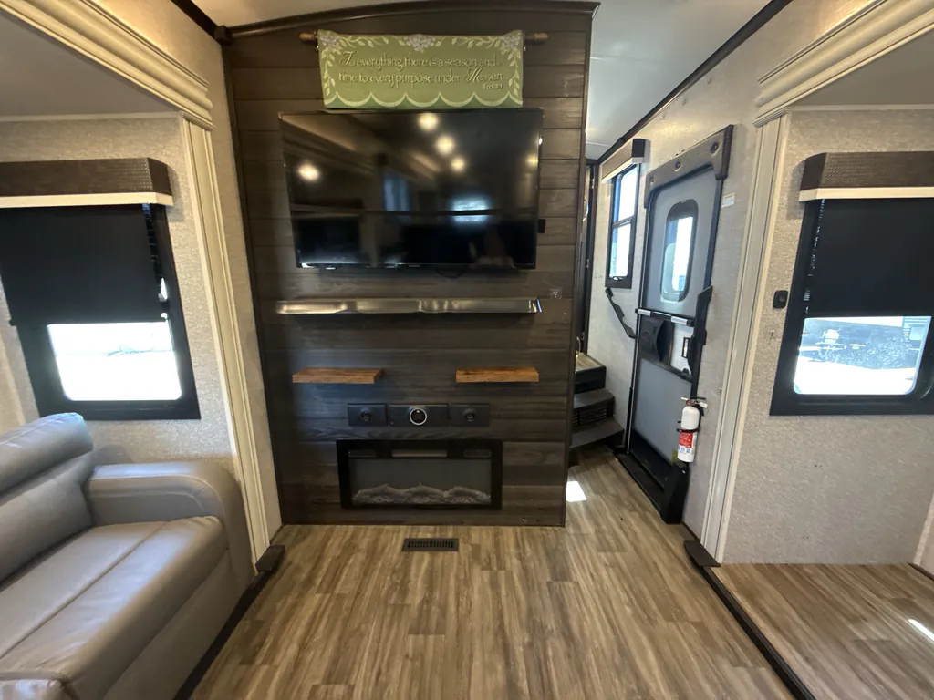 2022 Jayco North Point 380RKGS, Photos photo 6