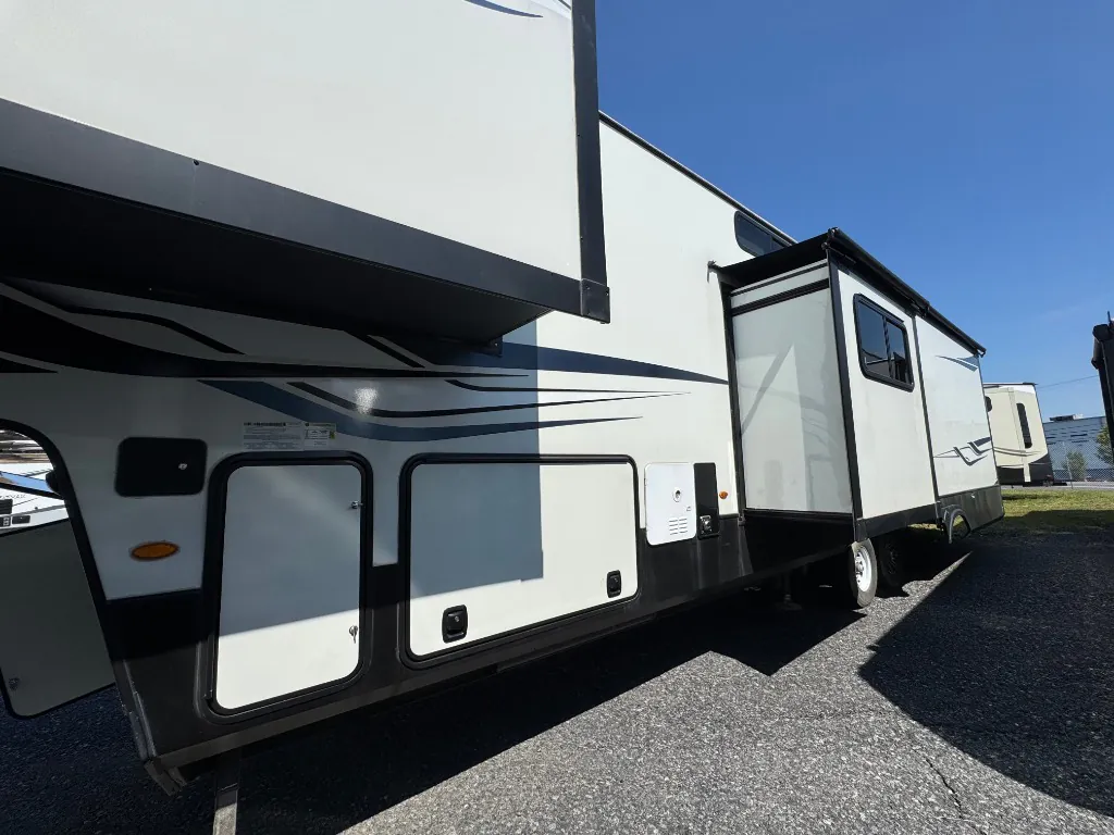 2022 Keystone Montana High Country 385BR, Photos photo 12