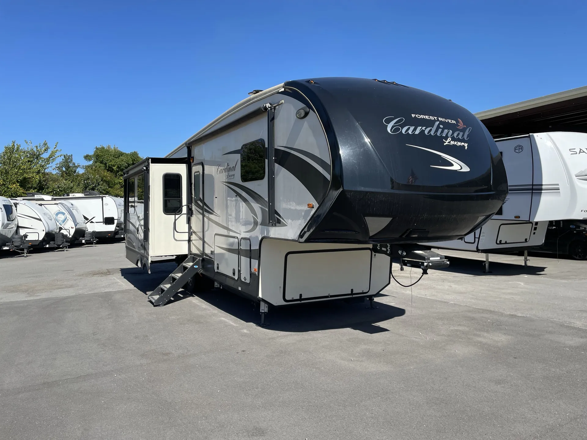 2019 Forest River Cardinal Luxury 3350RLX - Photo 2