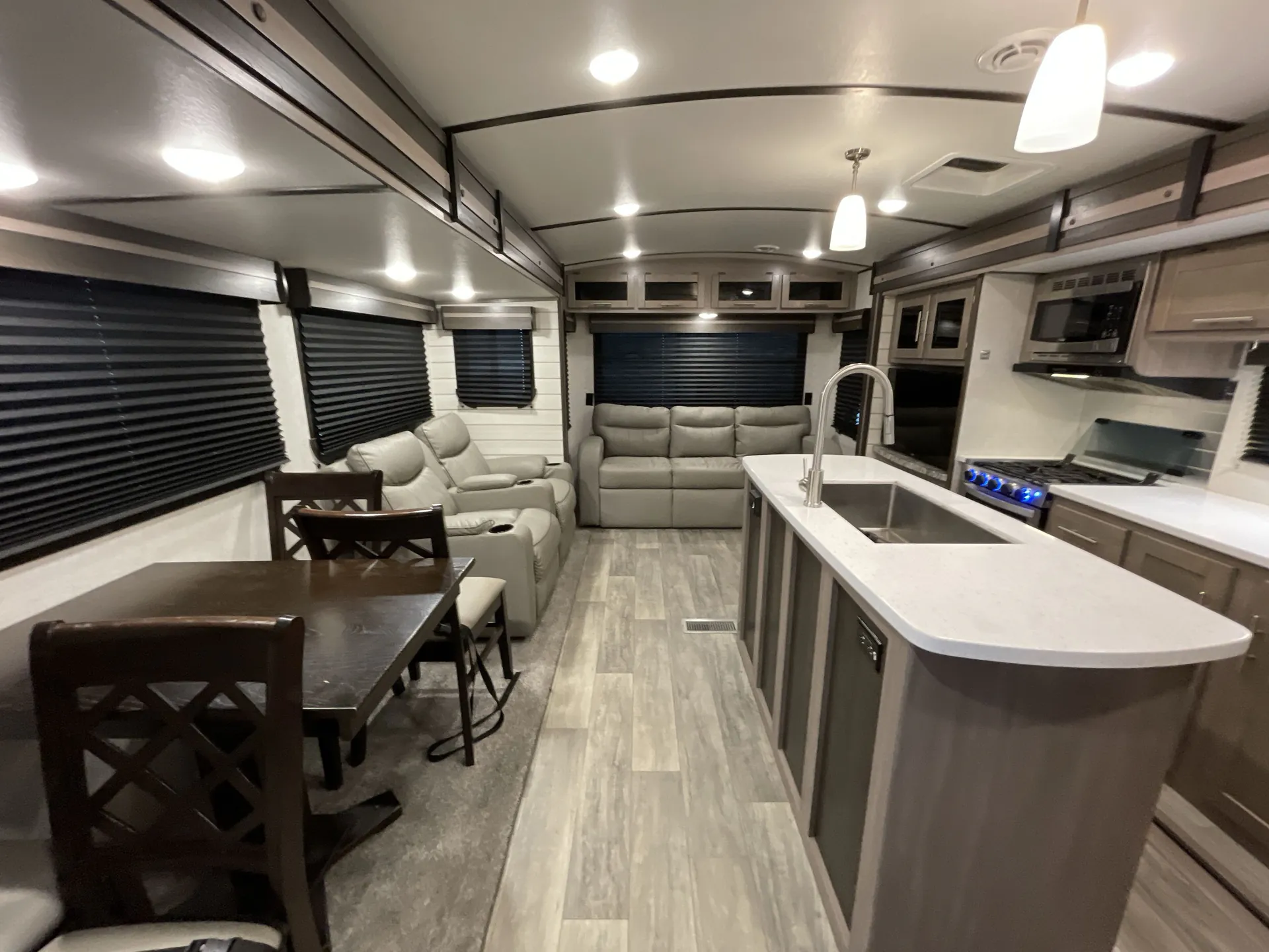 2021 CrossRoads Sunset Trail 330SI — living area main