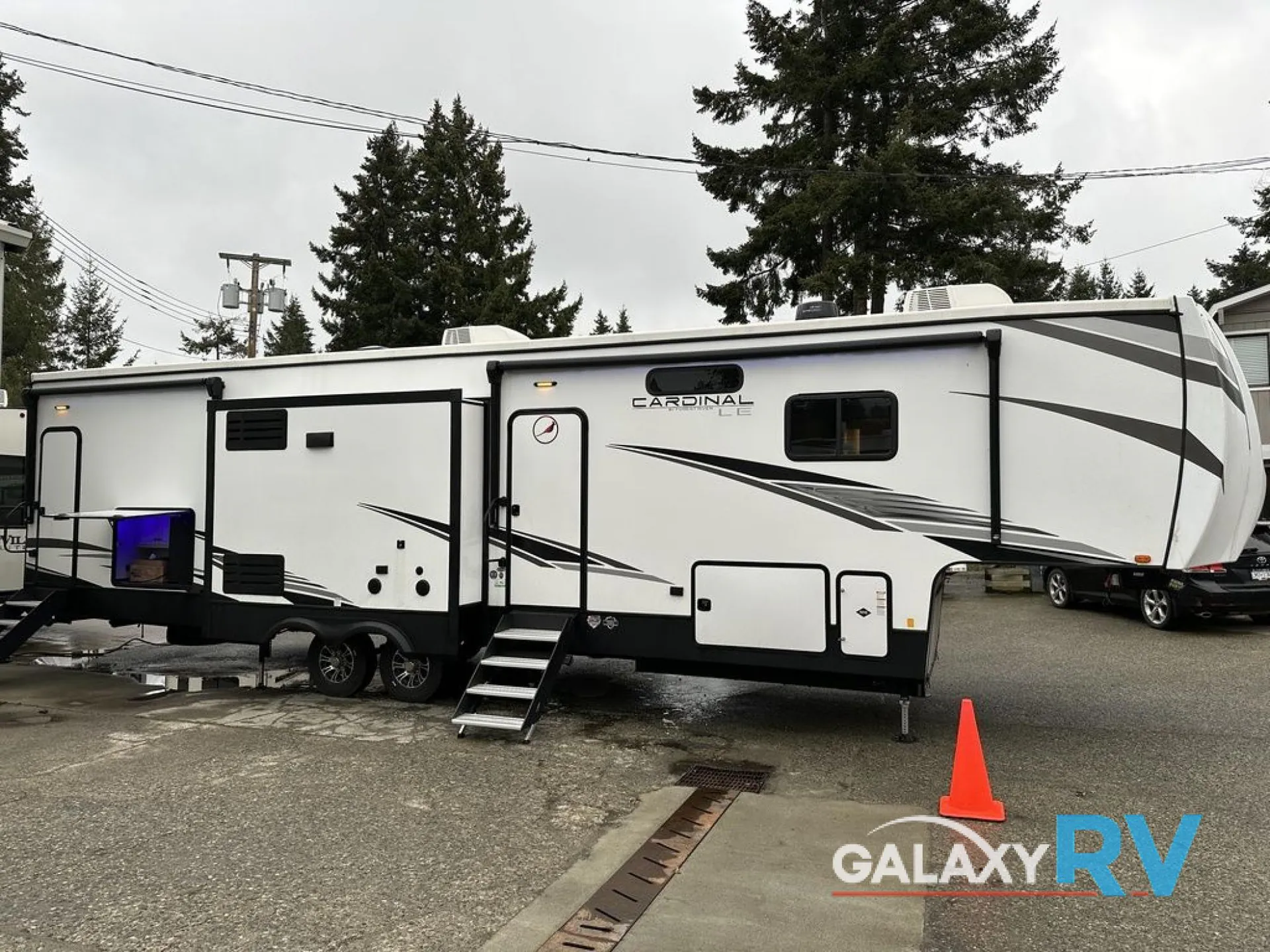 2022 Forest River Cardinal Limited 383BHLE - Photo 4