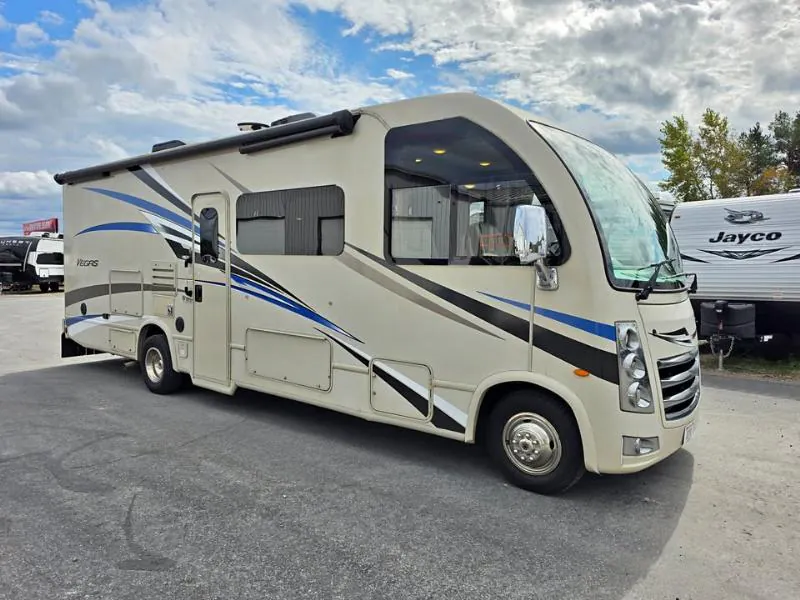2018 Thor Motor Coach Vegas 27.7 - Photo 2