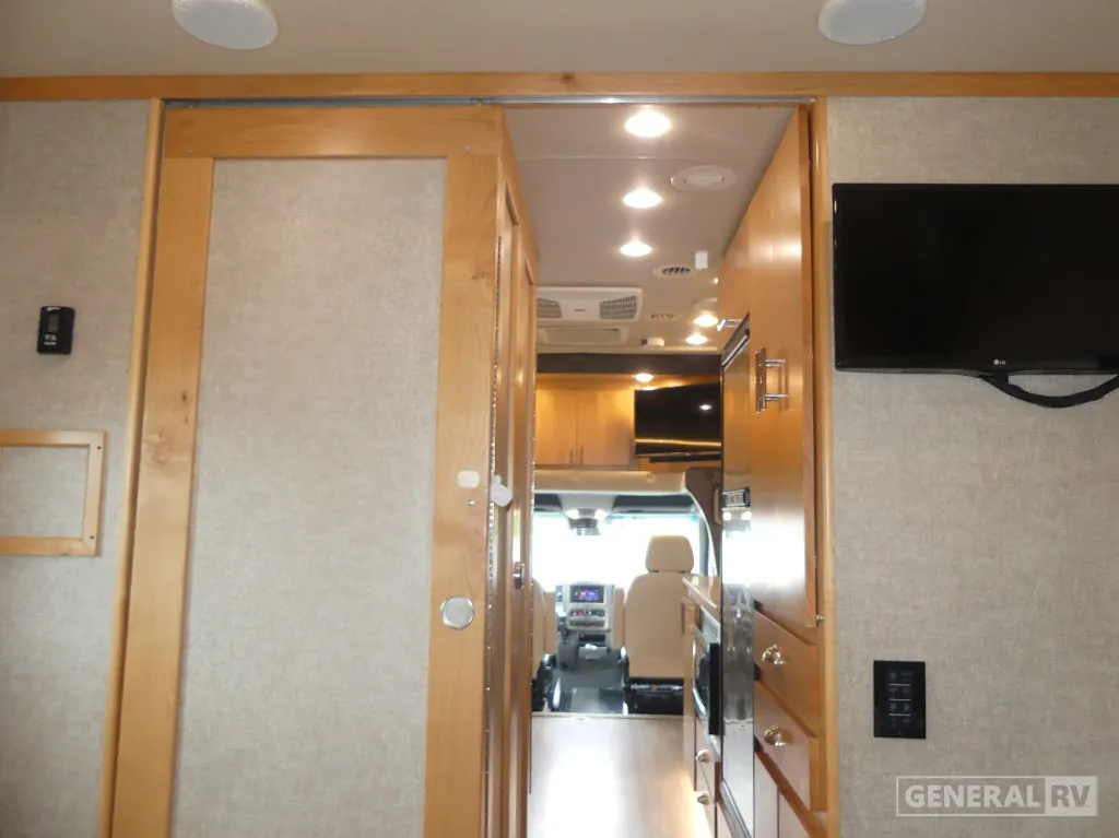 2017 Tiffin Wayfarer 24 QW, Photos photo 30