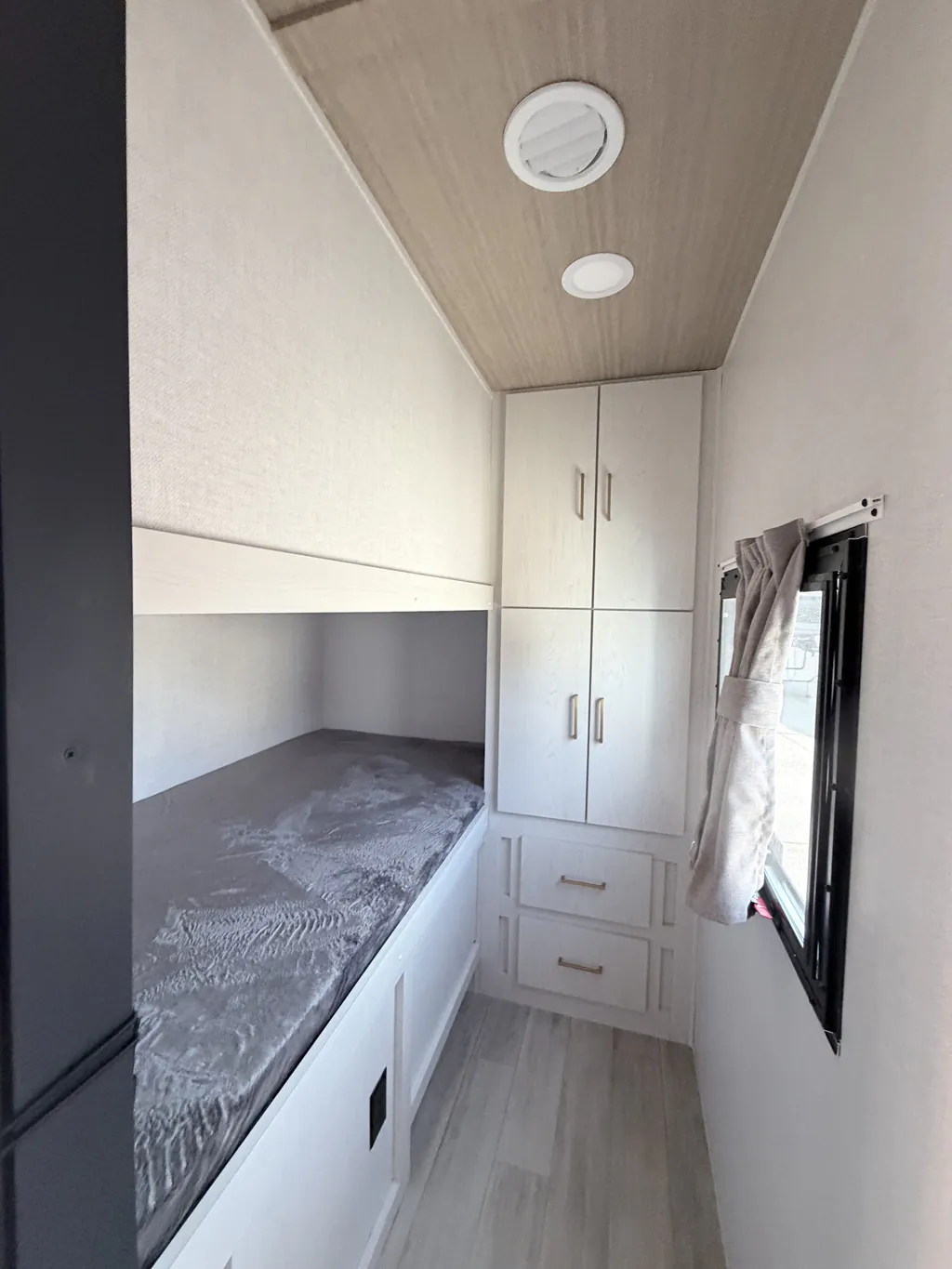 2027 Forest River Vibe 2900KB, Photos photo 11