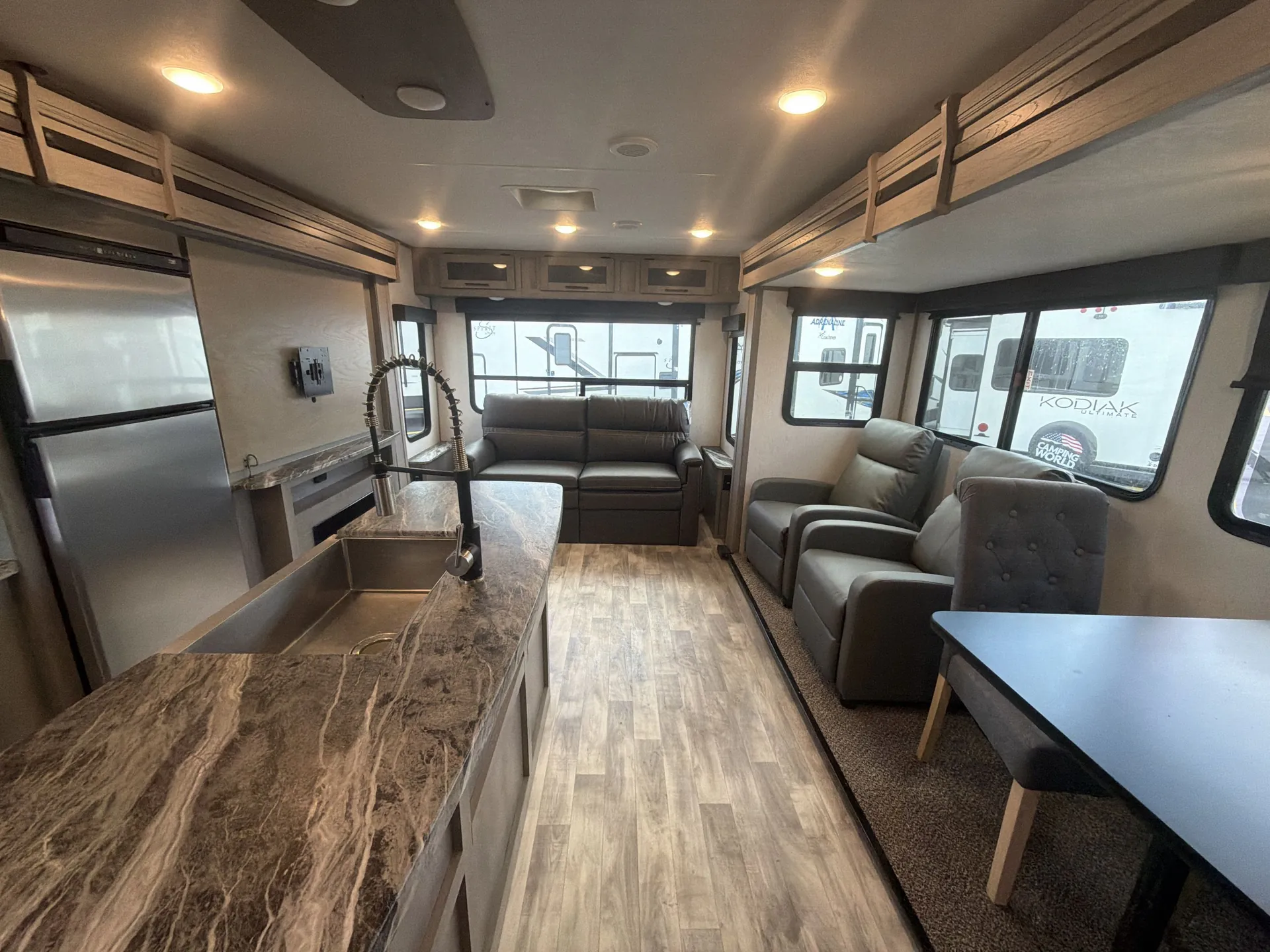 2022 Dutchmen Kodiak Ultimate 3221RLSL — living area main