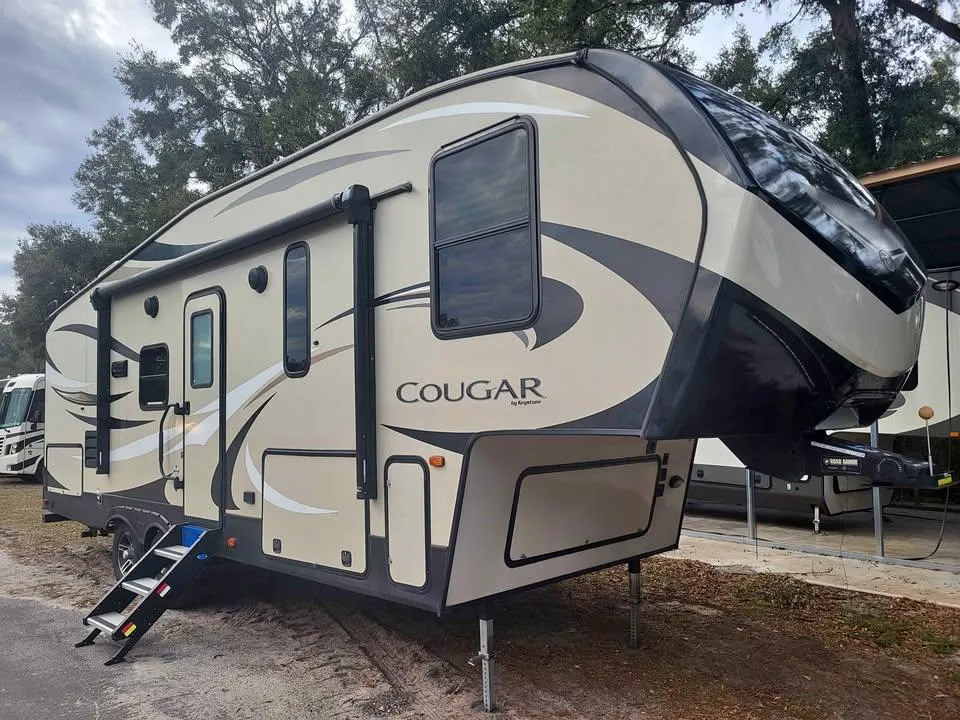 2019 Keystone RV Cougar USED  KEYSTONE 25RSWE - Photo 2