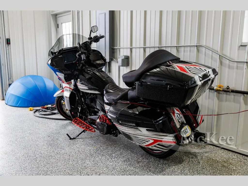 2023 Harley-Davidson Road Glide CVO - Photo 4