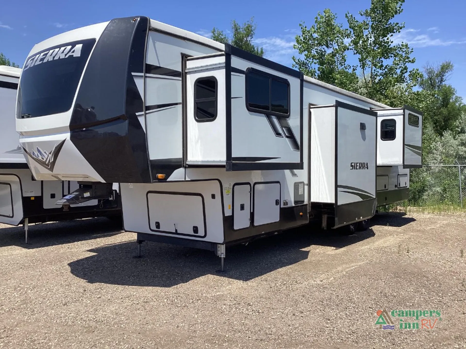 2022 Forest River Sierra Luxury 391FLRB - Photo 4