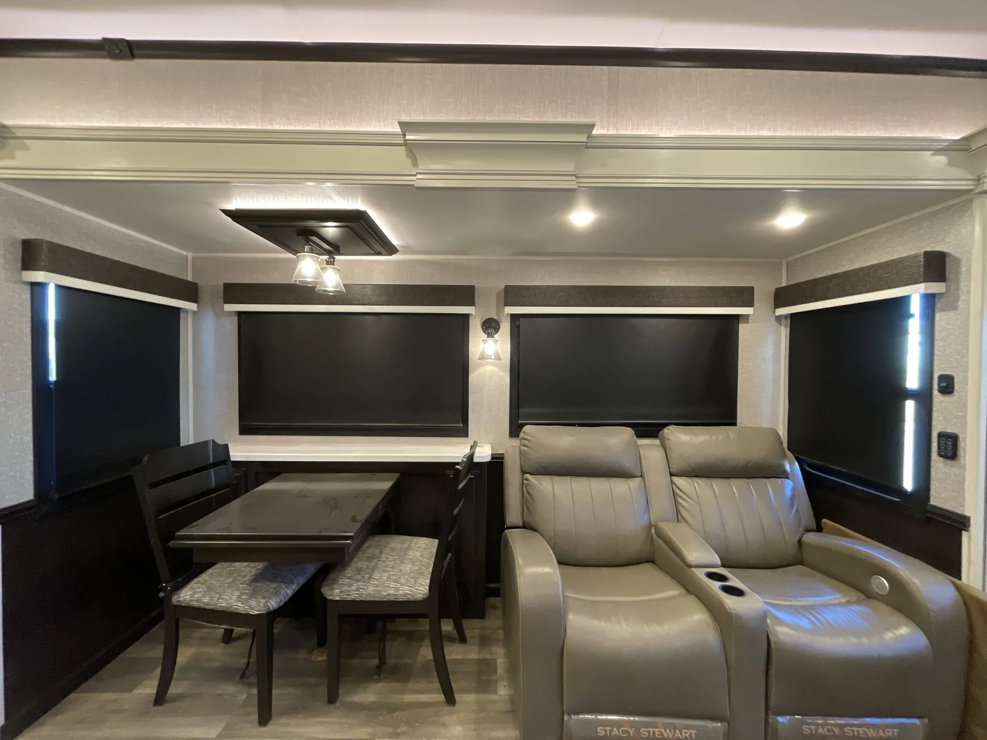 2022 Jayco Pinnacle 32RLTS — living area main