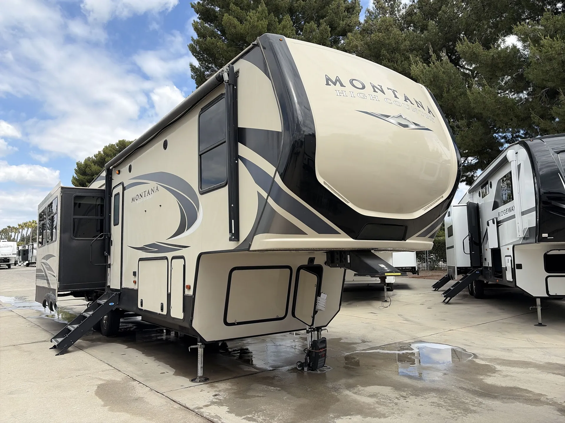 2019 Keystone Montana High Country 310RE - Photo 2