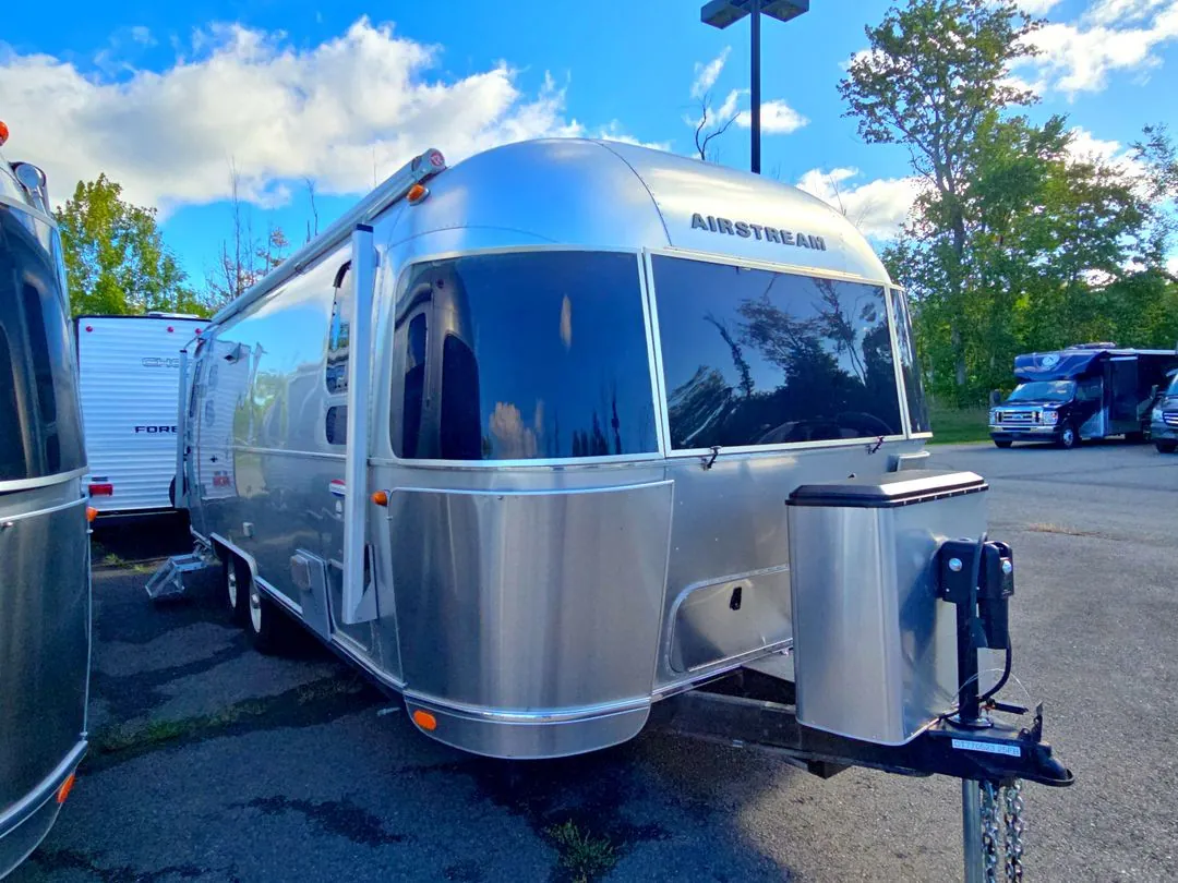 2019 Airstream International Serenity 25FB TWIN - Photo 2