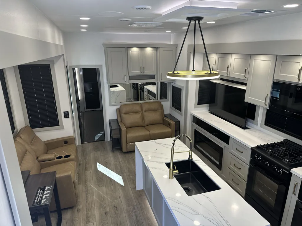 2026 Brinkley Model G 4100, Photos photo 8