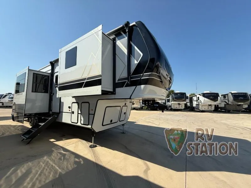 2026 Keystone Montana 3795FK - Photo 2