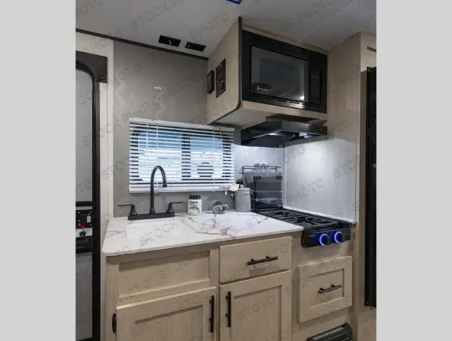 2027 Shasta Compact 18DBL - Photo 4