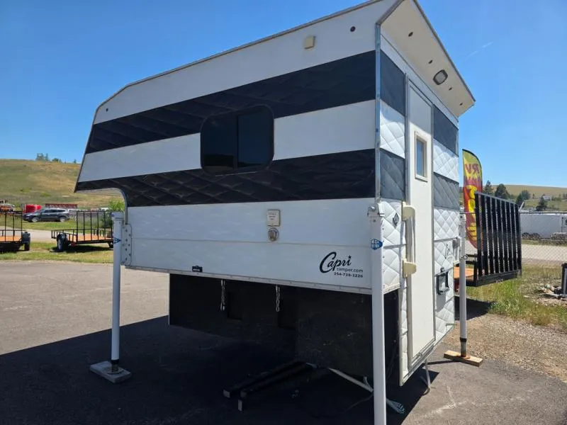 2019 Capri Campers Retreat Used    Short Bed - Photo 4