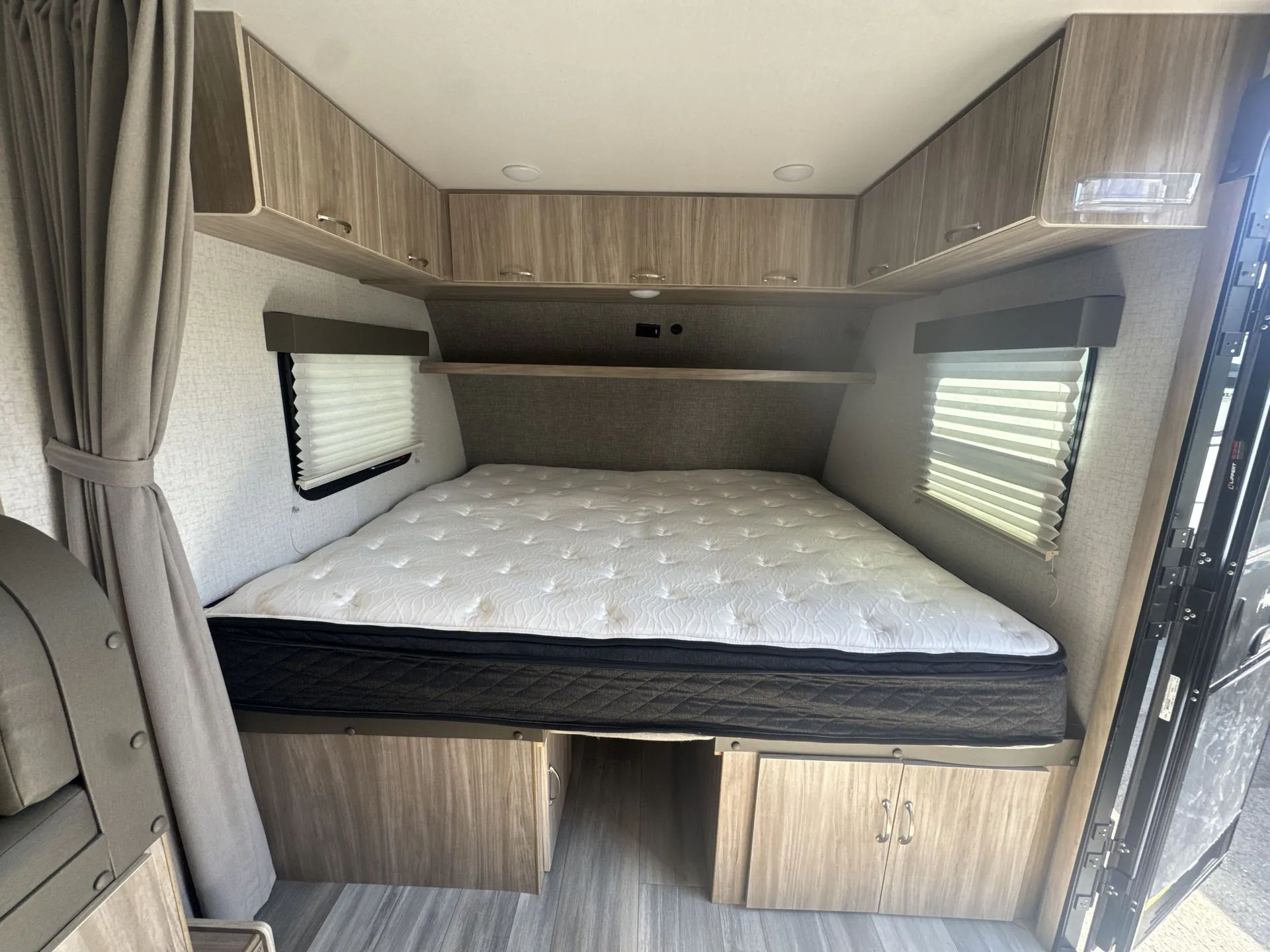 2022 Winnebago Micro Minnie FLX 2108TB — living area main